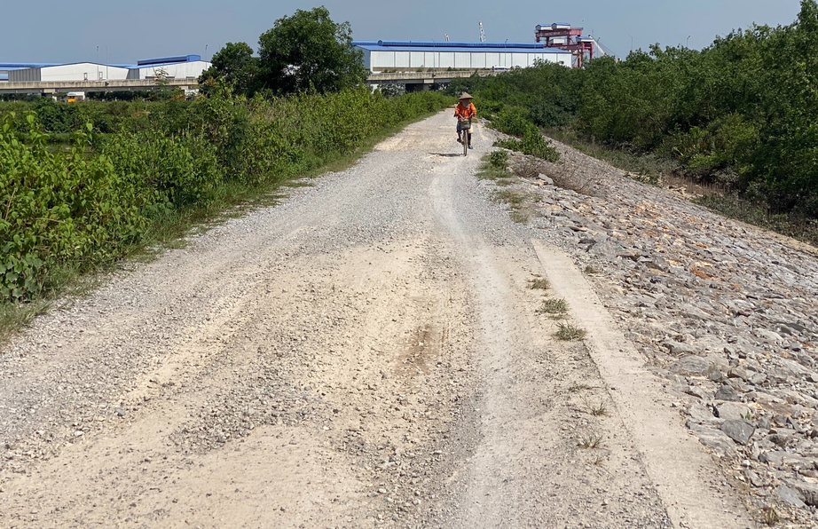 Quảng Ninh: Bất cập lộ diện tr&ecirc;n một tuyến đ&ecirc; biển- Ảnh 2.