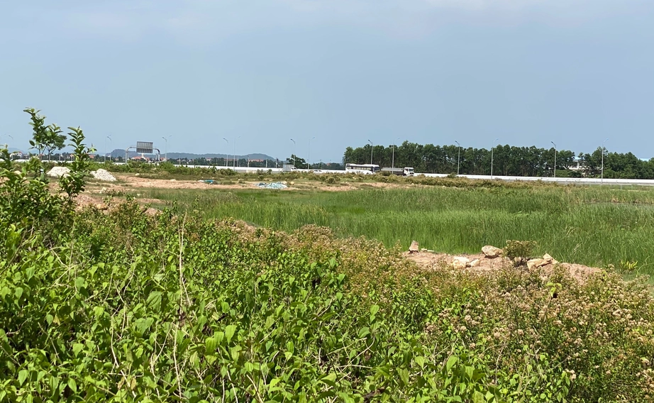 Quảng Ninh: Bất cập lộ diện tr&ecirc;n một tuyến đ&ecirc; biển- Ảnh 3.