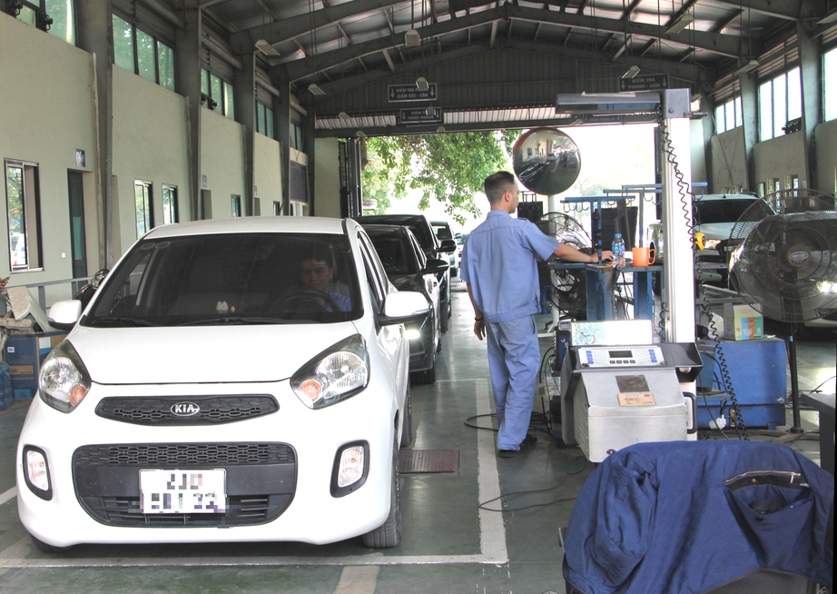 V&igrave; sao &ocirc; t&ocirc; VAN lắp th&ecirc;m ghế kh&ocirc;ng được đăng kiểm?- Ảnh 1.