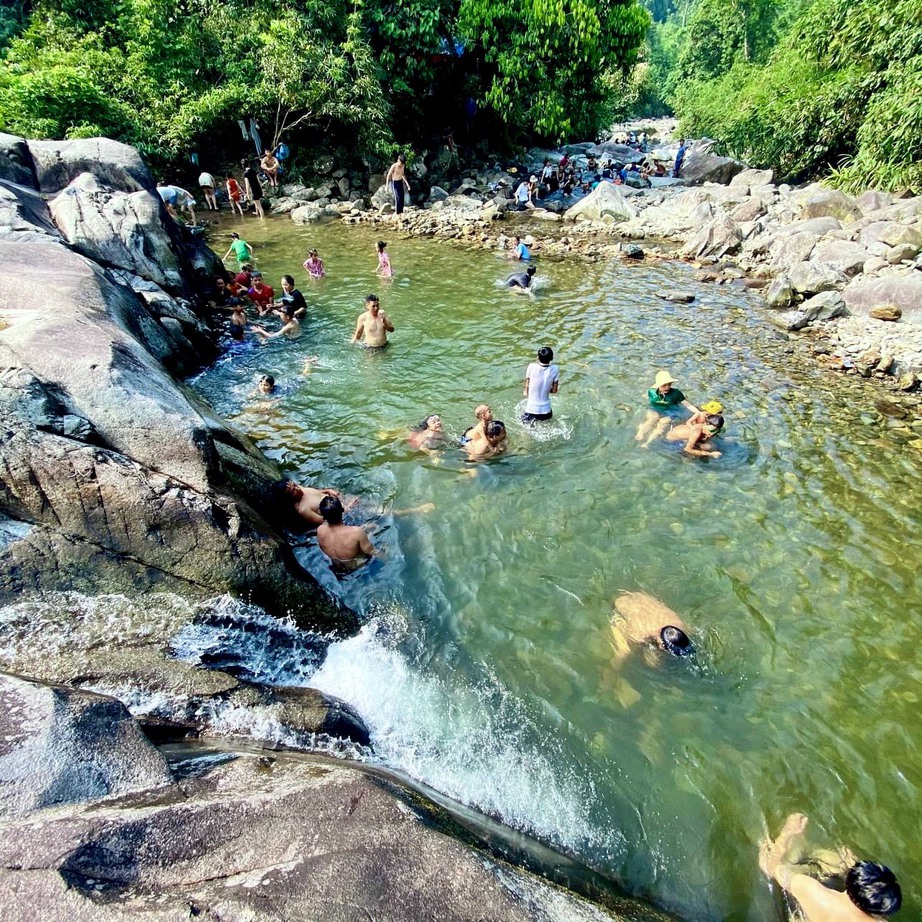 Hoang sơ vẻ đẹp Suối Kẹm - điểm tr&aacute;nh n&oacute;ng l&yacute; tưởng nơi đất ch&egrave;- Ảnh 1.