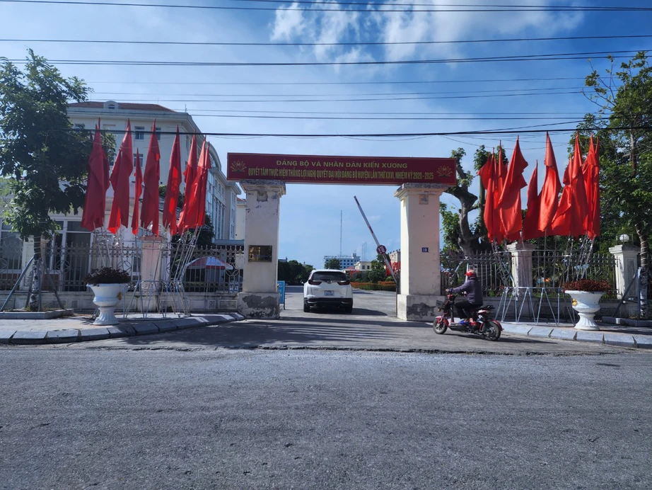 Khởi tố, bắt Ph&oacute; chủ tịch UBND huyện Kiến Xương- Ảnh 2.