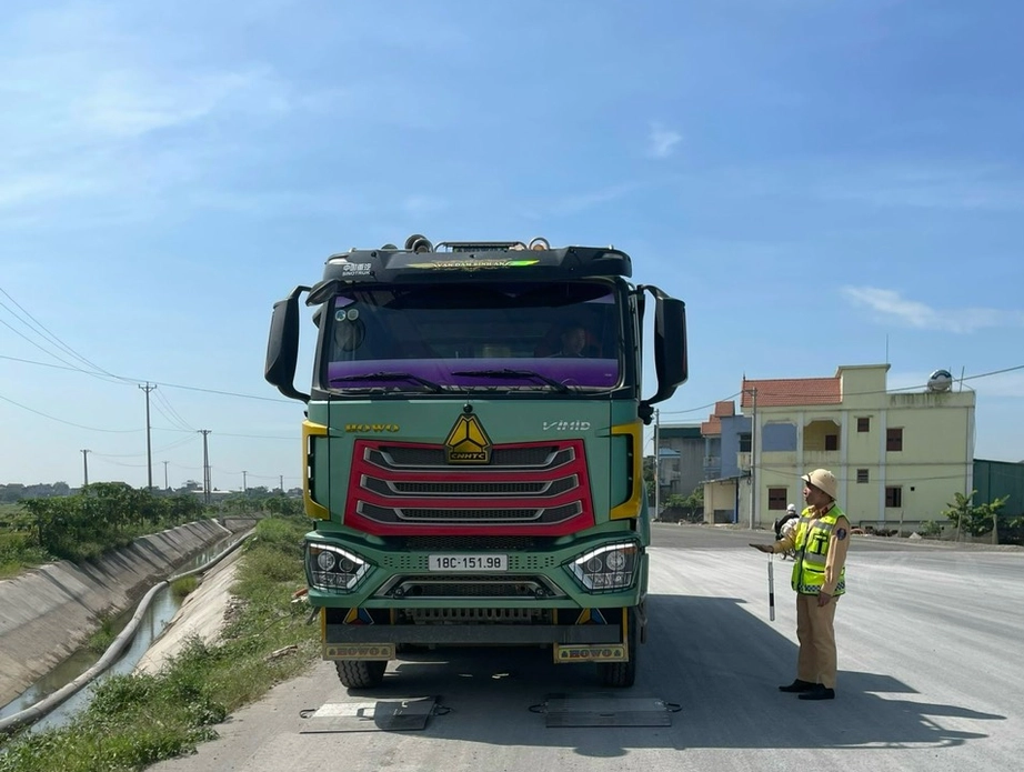 Nam Định xử phạt h&agrave;ng loạt xe qu&aacute; tải sau phản &aacute;nh của B&aacute;o Giao th&ocirc;ng- Ảnh 2.
