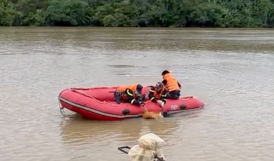 Để lại xe máy và thư xin lỗi mẹ, nam thanh niên nhảy cầu tự tử- Ảnh 1. Để lại xe máy và thư xin lỗi mẹ, nam thanh niên nhảy cầu tự tử- Ảnh 1.