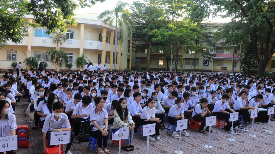 C&agrave; Mau hỗ trợ gần 100 triệu cho 350 th&iacute; sinh kh&oacute; khăn tham gia kỳ thi THPT năm 2024- Ảnh 1.