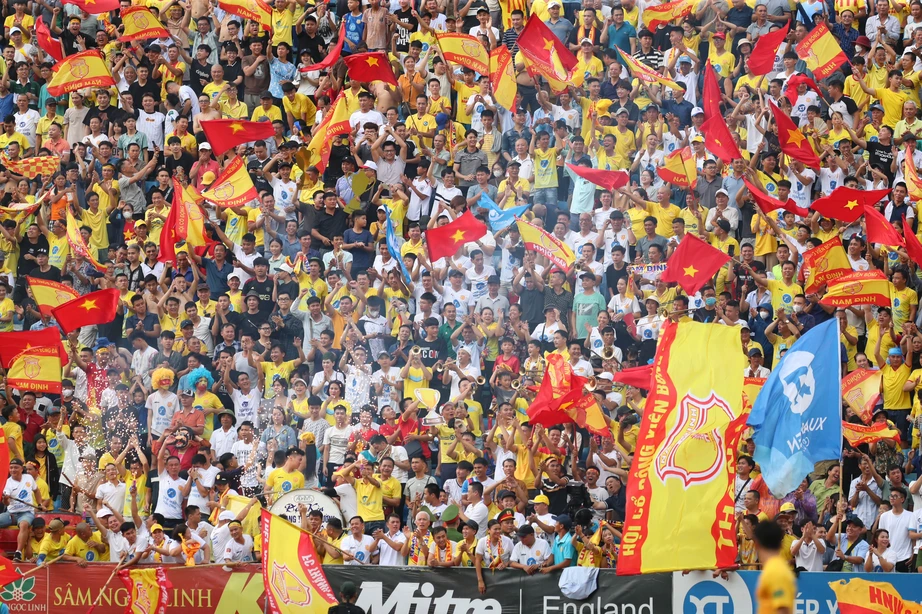 "Chảo lửa" Thi&ecirc;n Trường ken đặc trong ng&agrave;y Nam Định v&ocirc; địch V-League- Ảnh 6.