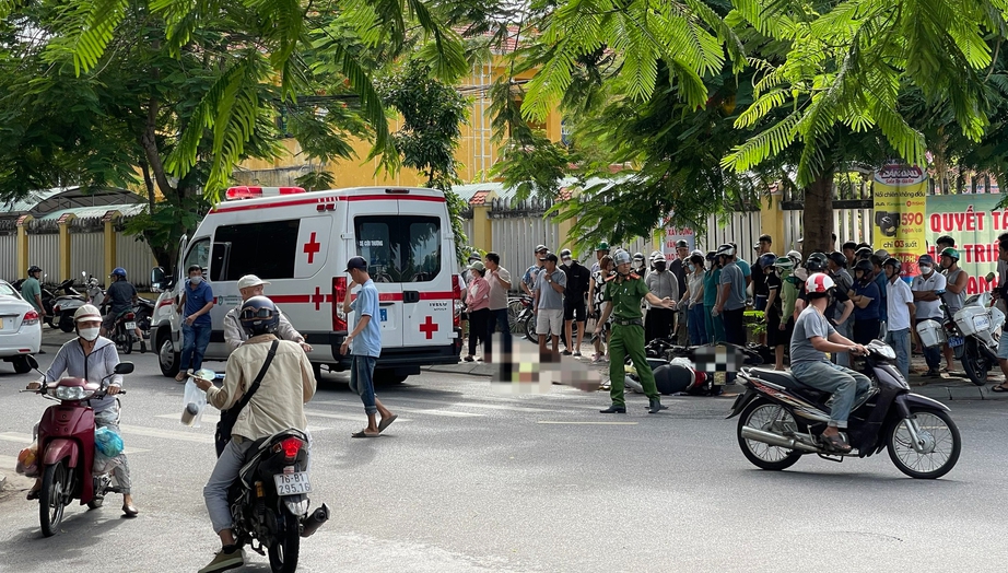 Hai xe m&aacute;y va chạm tại phố cổ Hội An, một người tử vong tại chỗ- Ảnh 1.