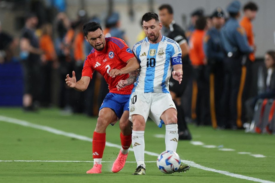 Kết quả Chile vs Argentina: Nh&agrave; v&ocirc; địch thế giới thị uy sức mạnh - Ảnh 1.