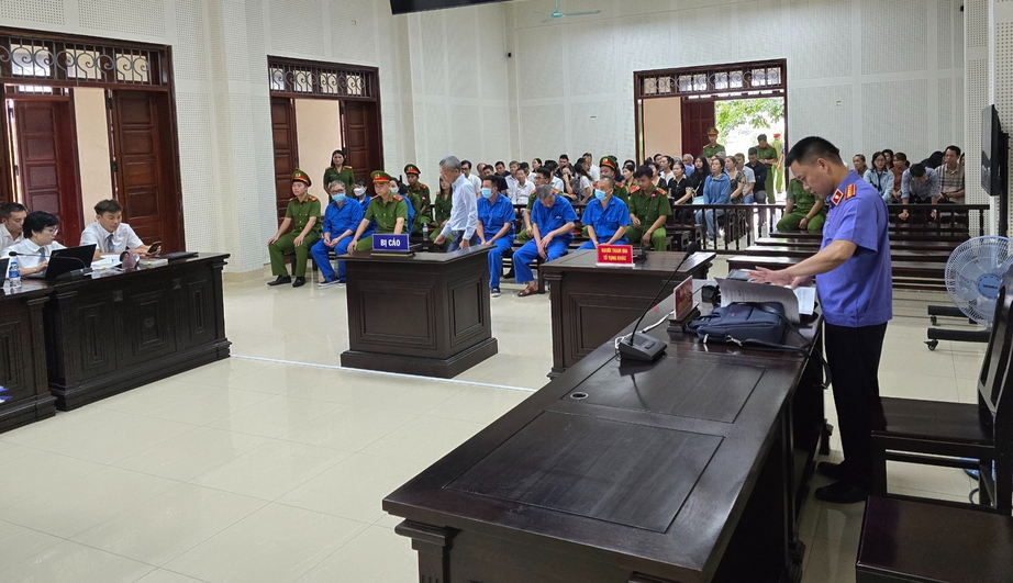 Nguy&ecirc;n Gi&aacute;m đốc C&ocirc;ng an TP Hải Ph&ograve;ng Đỗ Hữu Ca được giảm 3 năm t&ugrave; tại phi&ecirc;n ph&uacute;c thẩm- Ảnh 3.