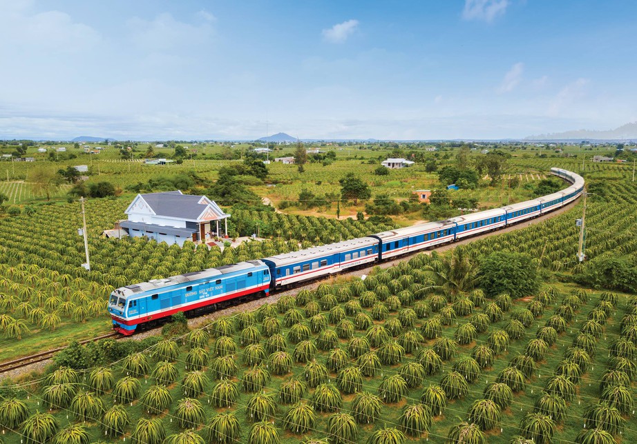 Thủ tướng ph&ecirc; duyệt Đề &aacute;n cơ cấu lại TCT Đường sắt VN đến 2025- Ảnh 1.