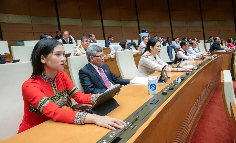 Quốc hội cho ph&eacute;p giảm 2% thuế VAT đến hết 2024- Ảnh 1.