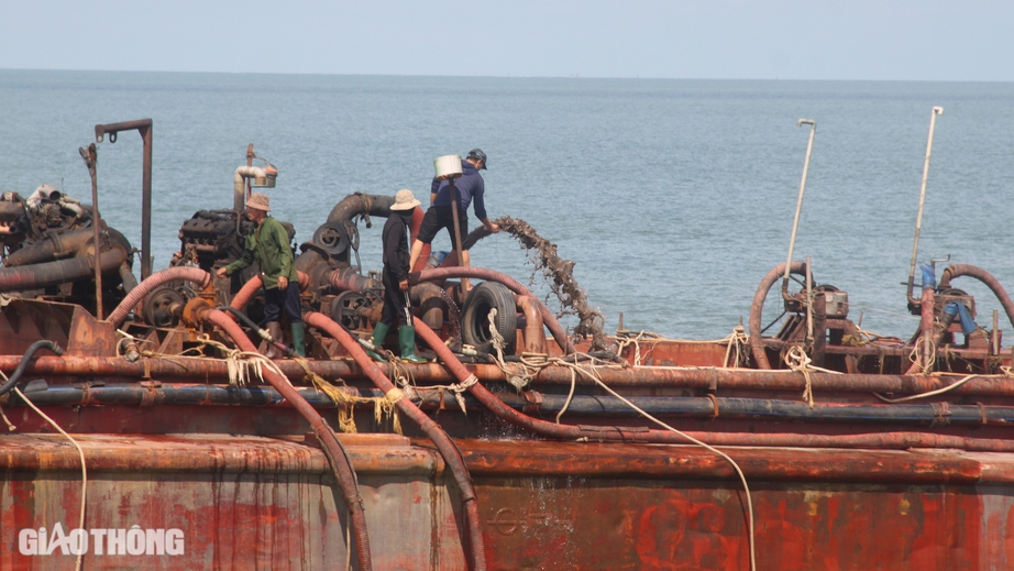 Khởi c&ocirc;ng khai th&aacute;c c&aacute;t biển đắp nền đường cao tốc Hậu Giang - C&agrave; Mau- Ảnh 2.