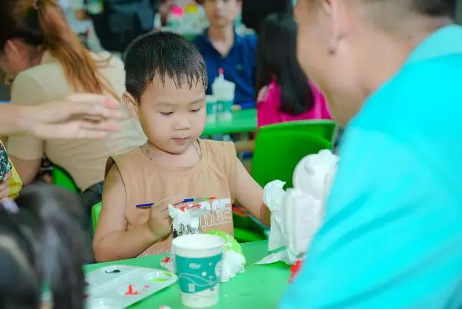 Xanh SM miễn ph&iacute; c&aacute;c chuyến xe kh&aacute;m bệnh cho trẻ em khuyết tật v&ugrave;ng cao- Ảnh 3.