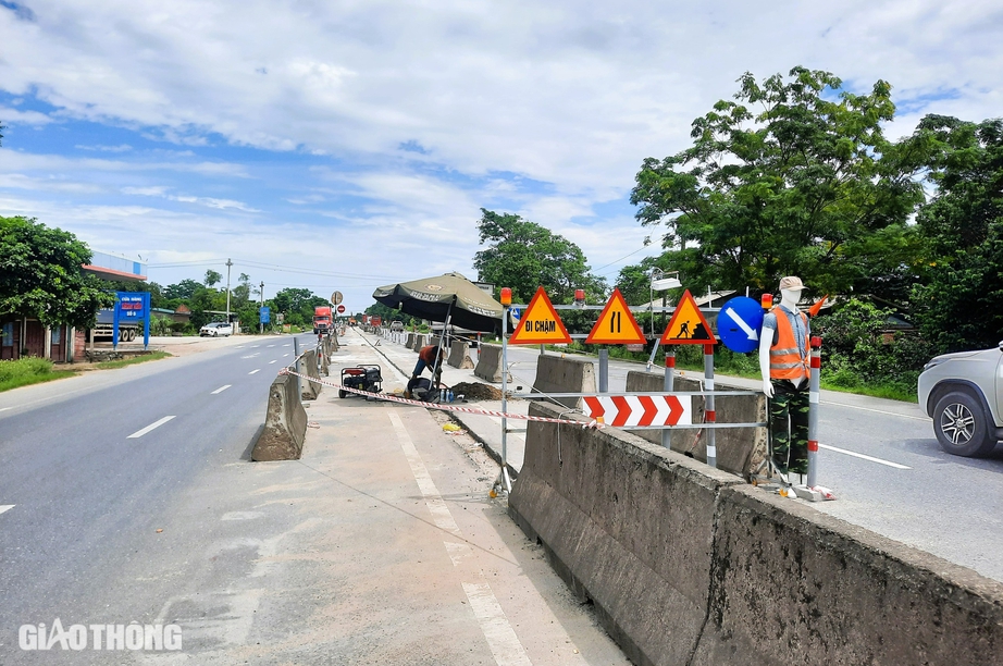 Vì sao nhiều đoạn thuộc dự án điện chiếu sáng quốc lộ qua Hải Lăng vẫn trơ móng trụ?- Ảnh 4. Vì sao nhiều đoạn thuộc dự án điện chiếu sáng quốc lộ qua Hải Lăng vẫn trơ móng trụ?- Ảnh 4.