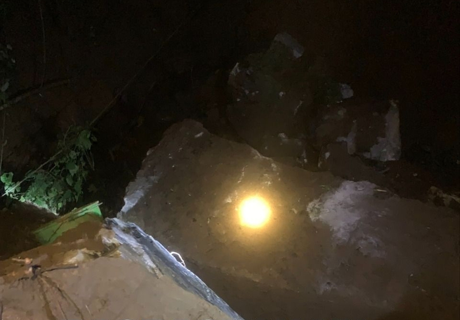 Sập hầm, nghi khai th&aacute;c v&agrave;ng tr&aacute;i ph&eacute;p khiến 2 người bị mắc kẹt tại Bắc Kạn- Ảnh 1.
