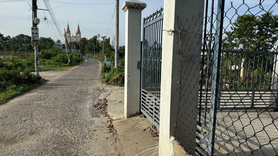 Truy t&igrave;m người đ&agrave;n &ocirc;ng x&ocirc; ng&atilde; xe, đ&egrave; c&ocirc; g&aacute;i trẻ xuống đường giữa đ&ecirc;m khuya- Ảnh 1.