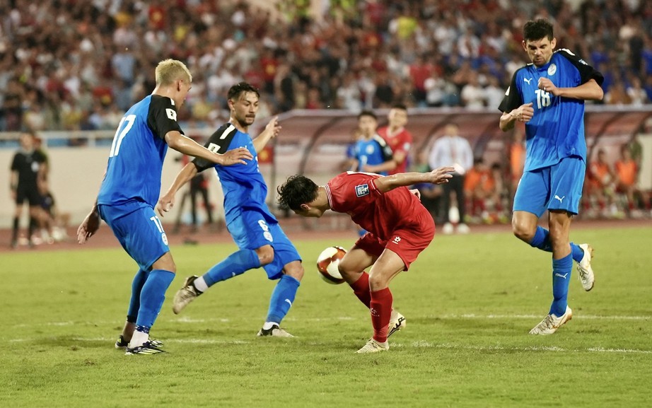 Việt Nam vs Philippines: Chiến thắng cảm x&uacute;c trong ng&agrave;y ra mắt HLV Kim Sang-sik - Ảnh 6.