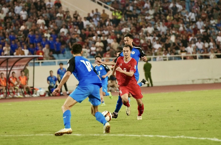 Việt Nam vs Philippines: Chiến thắng cảm x&uacute;c trong ng&agrave;y ra mắt HLV Kim Sang-sik - Ảnh 4.