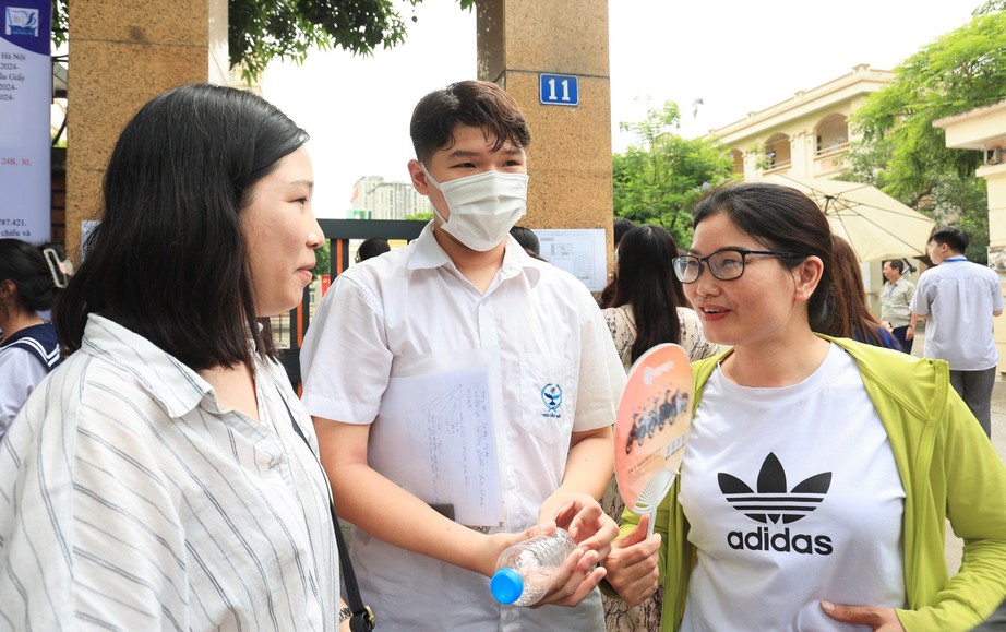 Kỳ thi v&agrave;o 10 tại H&agrave; Nội: M&ocirc;n thi đầu ti&ecirc;n Ngữ văn, th&iacute; sinh bất ngờ với &ldquo;Đồng ch&iacute;&rdquo;- Ảnh 5.