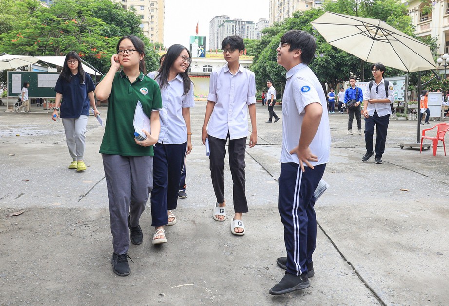 Kỳ thi v&agrave;o 10 tại H&agrave; Nội: M&ocirc;n thi đầu ti&ecirc;n Ngữ văn, th&iacute; sinh bất ngờ với &ldquo;Đồng ch&iacute;&rdquo;- Ảnh 4.