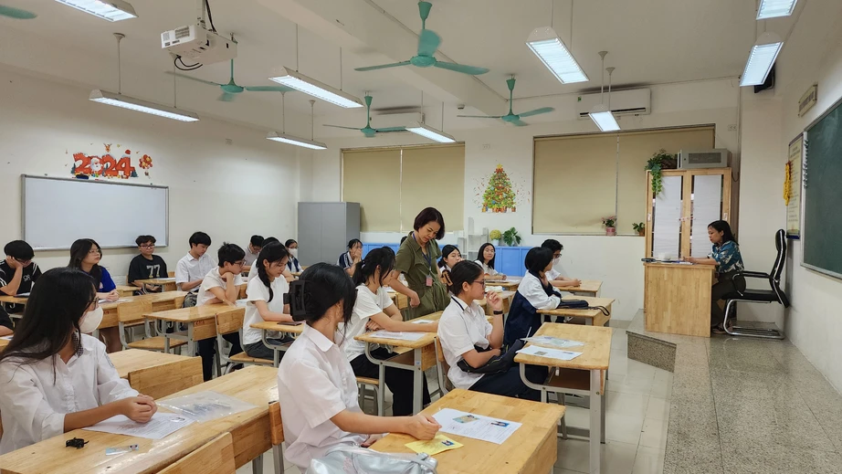 Rộ th&ocirc;ng tin lộ đề thi Ngữ văn kỳ thi tuyển sinh v&agrave;o lớp 10, Sở GD&ĐT H&agrave; Nội n&oacute;i g&igrave;? - Ảnh 1.