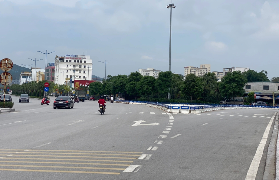 Quảng Ninh: Quyết liệt xóa điểm đen, điểm tiềm ẩn nguy cơ mất an toàn giao thông- Ảnh 1. Quảng Ninh: Quyết liệt xóa điểm đen, điểm tiềm ẩn nguy cơ mất an toàn giao thông- Ảnh 1.