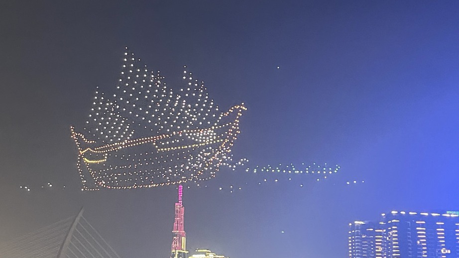Bầu trời đ&ecirc;m TP.HCM lung linh với dronelight thắp s&aacute;ng- Ảnh 8.