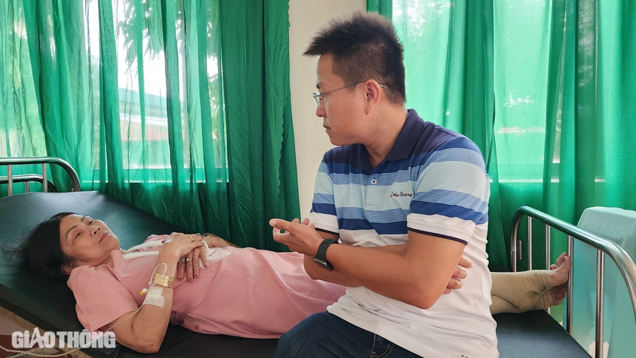 Vụ lật xe kh&aacute;ch ở Đắk N&ocirc;ng: &ldquo;Chỉ c&oacute; may mắn mọi người mới sống s&oacute;t&rdquo;- Ảnh 2.