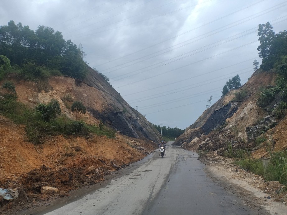 Quảng Ninh: Bất an nhiều điểm d&acirc;n cư bị ngập lụt, chia cắt giao th&ocirc;ng v&agrave;o m&ugrave;a mưa lũ- Ảnh 5.