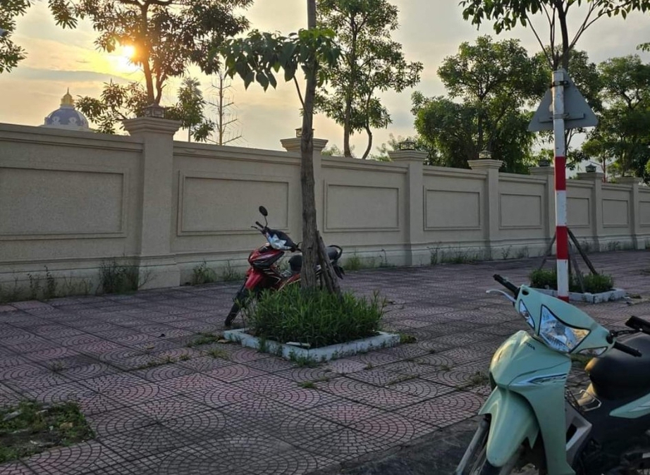 Lộ nguy&ecirc;n nh&acirc;n vụ người d&acirc;n tố bị đ&aacute;nh nhập viện v&igrave; để xe m&aacute;y tr&ecirc;n vỉa h&egrave;- Ảnh 1.