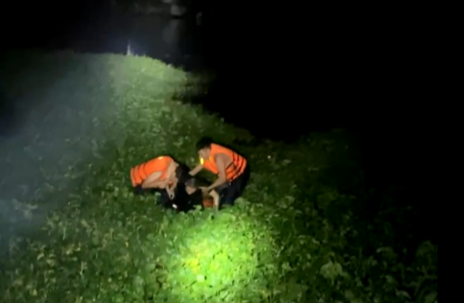 Hải Dương: Kịp thời giải cứu thiếu ni&ecirc;n nhảy cầu Ph&uacute; Tảo tự tử- Ảnh 1.