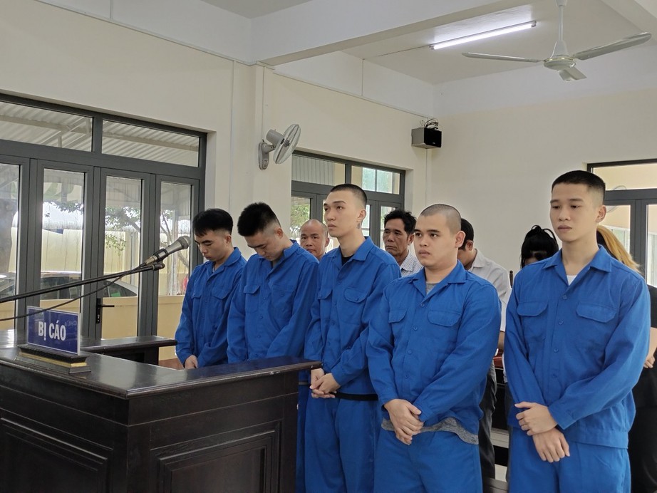 Mua b&aacute;n người, 10 bị c&aacute;o lĩnh &aacute;n t&ugrave;- Ảnh 1.