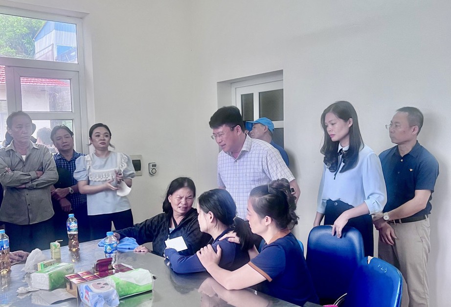 Hỗ trợ, thăm hỏi gia đ&igrave;nh 5 c&ocirc;ng nh&acirc;n tử vong do tụt hầm l&ograve; ở Quảng Ninh- Ảnh 1.