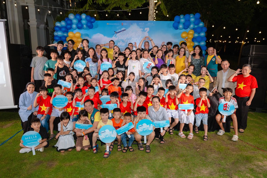 Vietnam Airlines tổ chức "Chuyến đi mơ ước" cho trẻ em ho&agrave;n cảnh kh&oacute; khăn- Ảnh 2.