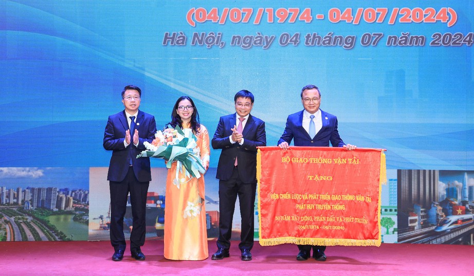 Viện Chiến lược v&agrave; Ph&aacute;t triển GTVT kỷ niệm 50 năm th&agrave;nh lập- Ảnh 2.