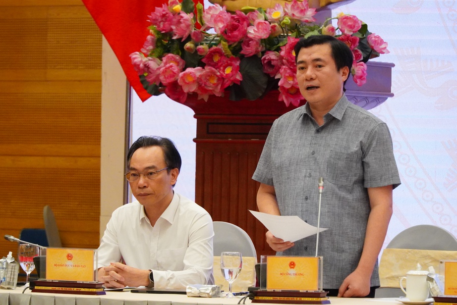 Thứ trưởng Bộ C&ocirc;ng thương thừa nhận sẽ c&oacute; l&uacute;ng t&uacute;ng khi lần đầu mua b&aacute;n điện trực tiếp- Ảnh 1.