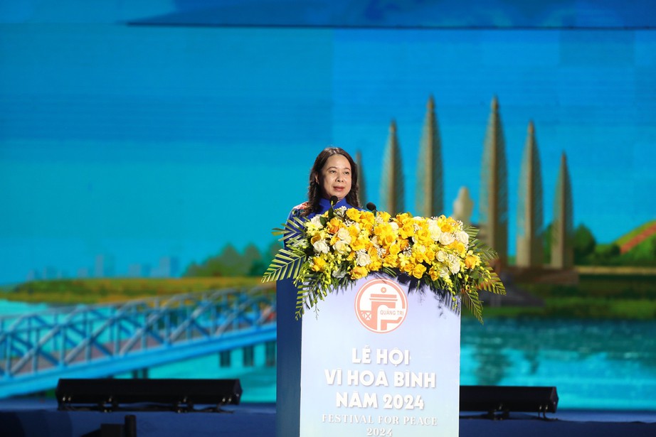 Khai mạc Lễ hội V&igrave; H&ograve;a b&igrave;nh 2024 ở Quảng Trị: T&ocirc;n vinh gi&aacute; trị của h&ograve;a b&igrave;nh- Ảnh 1.