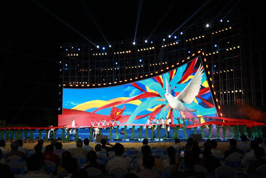 Khai mạc Lễ hội V&igrave; H&ograve;a b&igrave;nh 2024 ở Quảng Trị: T&ocirc;n vinh gi&aacute; trị của h&ograve;a b&igrave;nh- Ảnh 2.