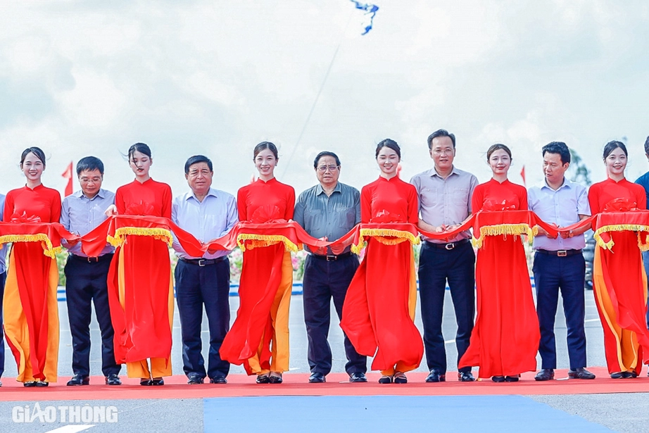 Thủ tướng: Hưng Y&ecirc;n cần ph&aacute;t huy tối đa lợi thế tuyến đường gần 3.200 tỷ mang lại- Ảnh 1.