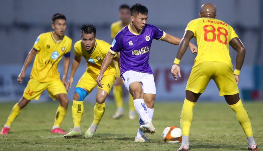 Văn Quyết đ&aacute; hỏng lu&acirc;n lưu, H&agrave; Nội FC "d&acirc;ng" ng&ocirc;i v&ocirc; địch C&uacute;p Quốc gia cho Thanh H&oacute;a- Ảnh 1.