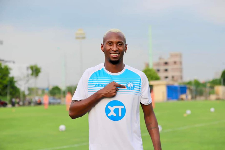 Đại gia V-League chi&ecirc;u mộ ng&ocirc;i sao c&oacute; gi&aacute; hơn 16 tỷ đồng- Ảnh 1.