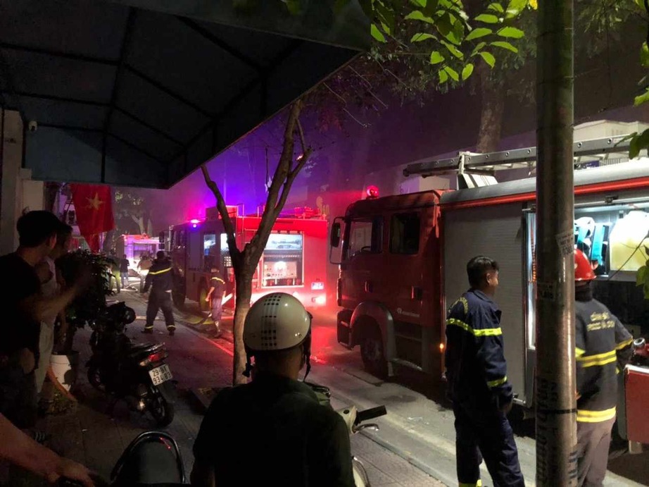 Ch&aacute;y lớn tại qu&aacute;n bar tr&ecirc;n phố Ph&oacute; Đức Ch&iacute;nh- Ảnh 1.