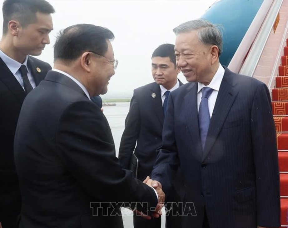 Tổng B&iacute; thư, Chủ tịch nước T&ocirc; L&acirc;m v&agrave; phu nh&acirc;n tới Quảng Đ&ocirc;ng, bắt đầu thăm Trung Quốc- Ảnh 2.