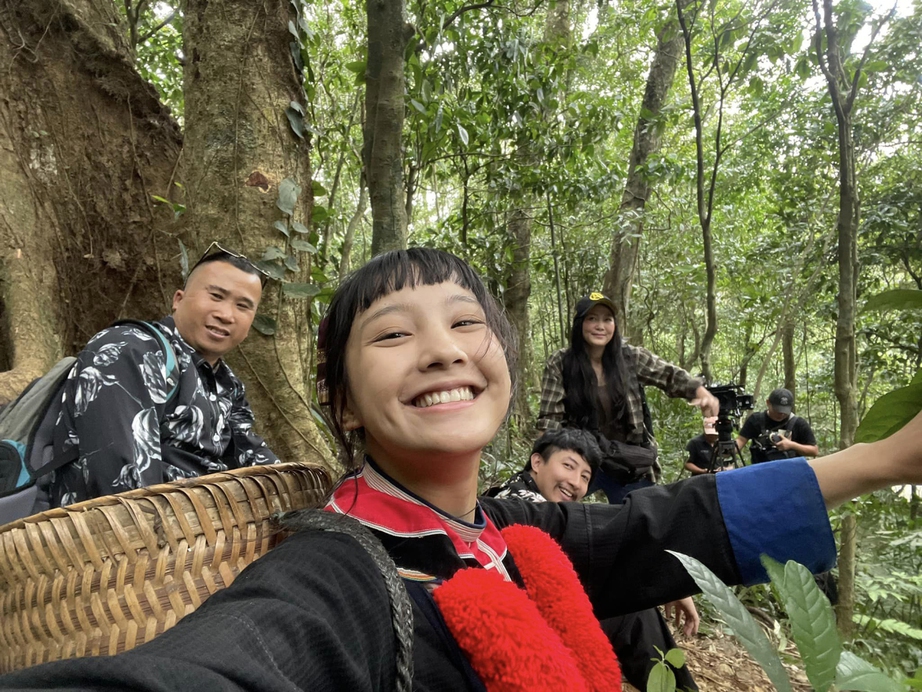 Thu H&agrave; Ceri: C&ocirc; g&aacute;i T&agrave;y đ&oacute;ng cặp c&ugrave;ng con trai V&acirc;n Dung trong "Đi giữa trời rực rỡ" l&agrave; ai?- Ảnh 1.