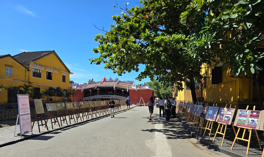 Chùa Cầu đón hàng nghìn lượt du khách sau trùng tu- Ảnh 10. Chùa Cầu đón hàng nghìn lượt du khách sau trùng tu- Ảnh 10.