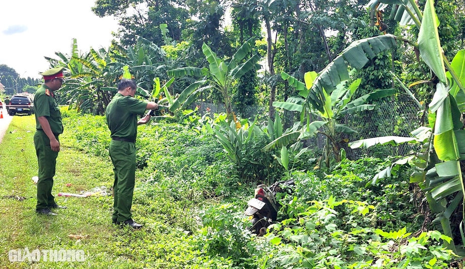 Thăm hỏi, hỗ trợ th&acirc;n nh&acirc;n cặp vợ chồng v&agrave; con trai bị xe b&aacute;n tải t&ocirc;ng tử vong- Ảnh 2.