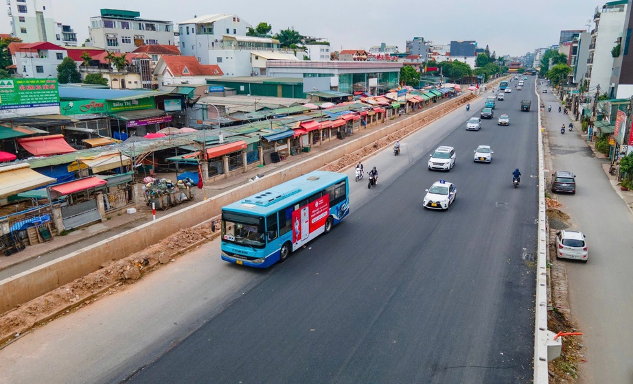 H&agrave; Nội tổ chức lại giao th&ocirc;ng tr&ecirc;n đường &Acirc;u Cơ- Ảnh 1.