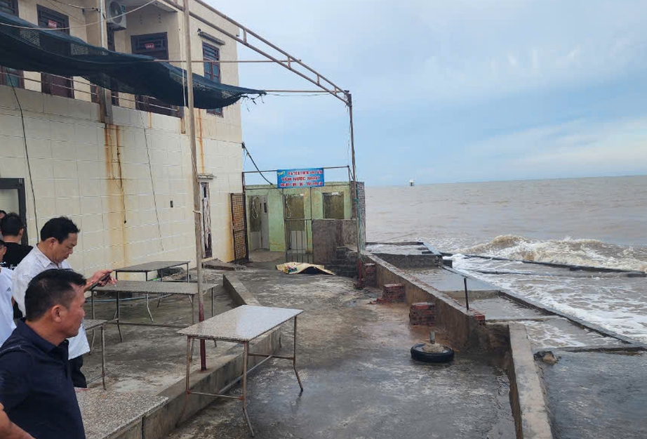 Th&aacute;i B&igrave;nh: C&ugrave;ng nh&oacute;m bạn tắm biển Cồn V&agrave;nh, một nam sinh đuối nước tử vong- Ảnh 1.