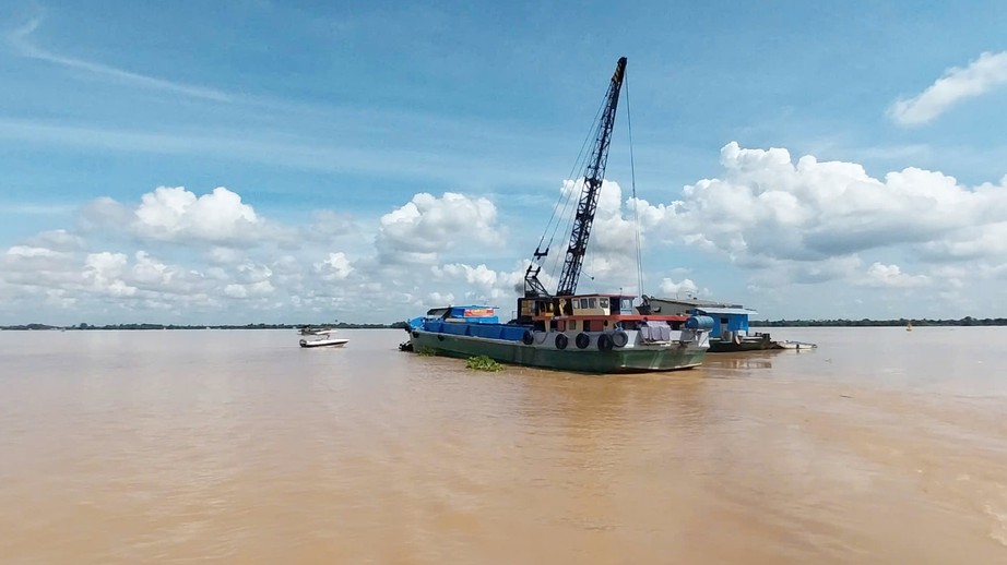 Bắt đầu khai th&aacute;c mỏ c&aacute;t thứ 3 phục vụ cao tốc Cao L&atilde;nh - An Hữu- Ảnh 2.