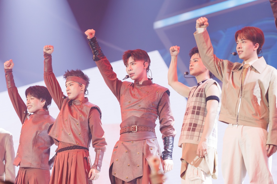 Cuộc đụng độ của "Anh trai vượt ngàn chông gai" và "Anh trai say hi"- Ảnh 3. Cuộc đụng độ của "Anh trai vượt ngàn chông gai" và "Anh trai say hi"- Ảnh 3.