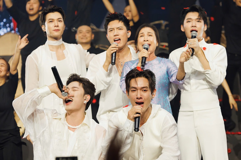 Cuộc đụng độ của "Anh trai vượt ngàn chông gai" và "Anh trai say hi"- Ảnh 2. Cuộc đụng độ của "Anh trai vượt ngàn chông gai" và "Anh trai say hi"- Ảnh 2.